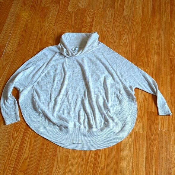 🛍️LIGHTWEIGHT COWLNECK FLOWY SWEATER - Picture 1 of 2